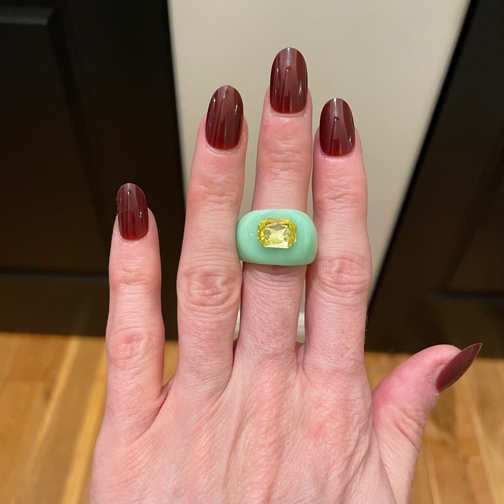 Chunky Y2K Ring with High-End Crystal Embellishment